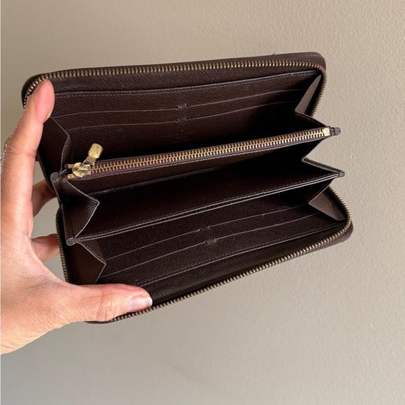 Authentic Louis Vuitton zippy wallet Damier - Picture 9 of 14